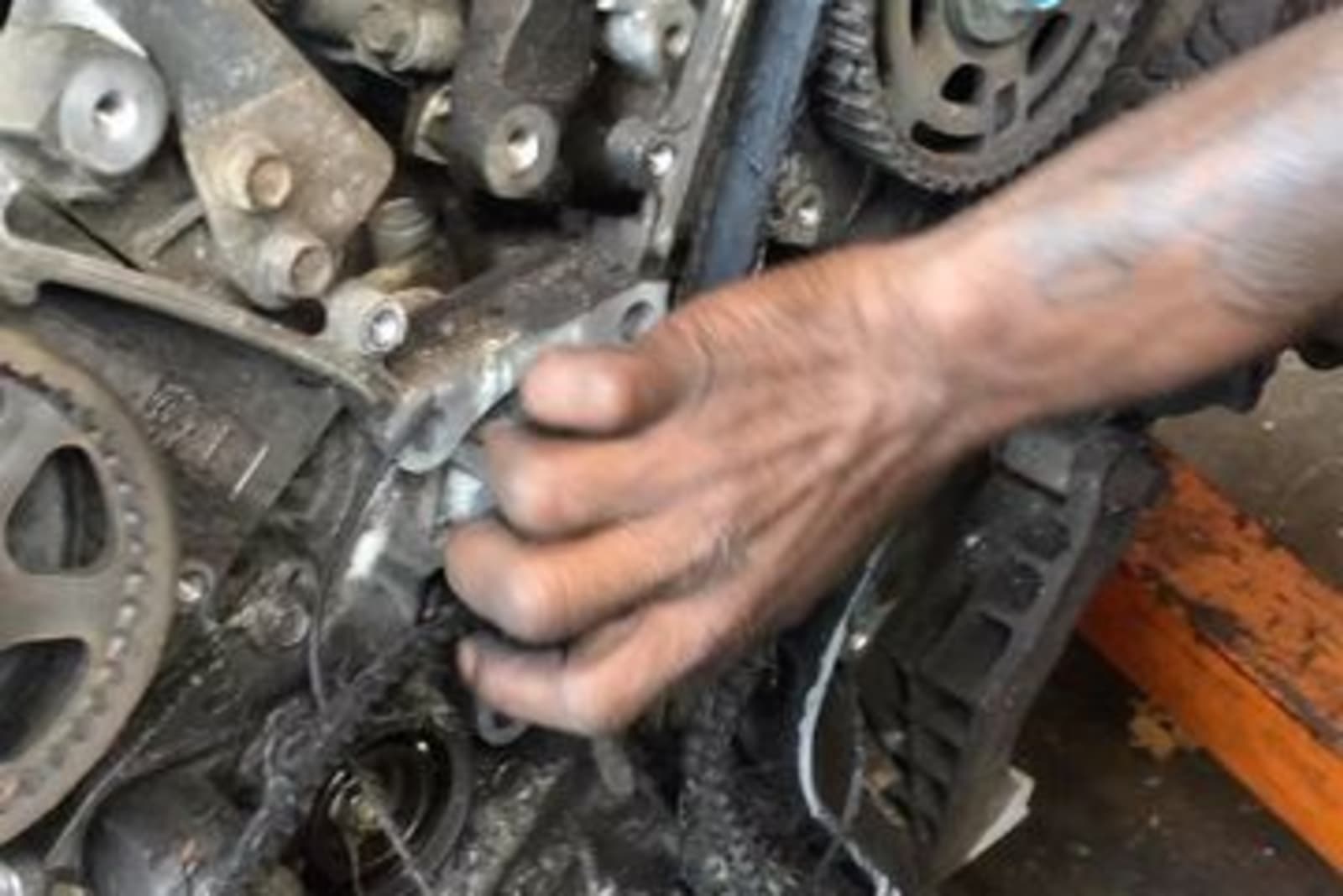 Auto mechanic work by Mr Gbenga Oremuyiwa